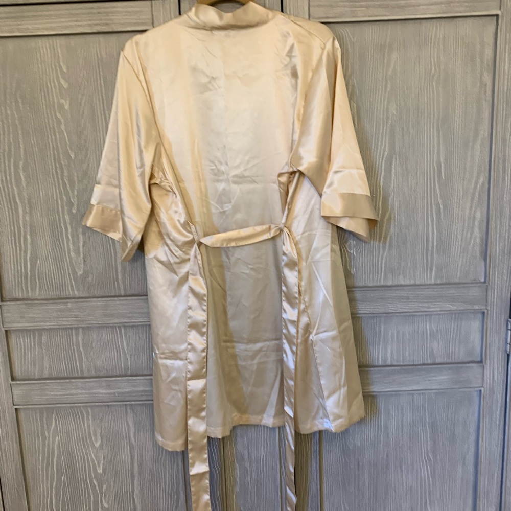 NWOT Pretty Robe - Picture 5 of 5